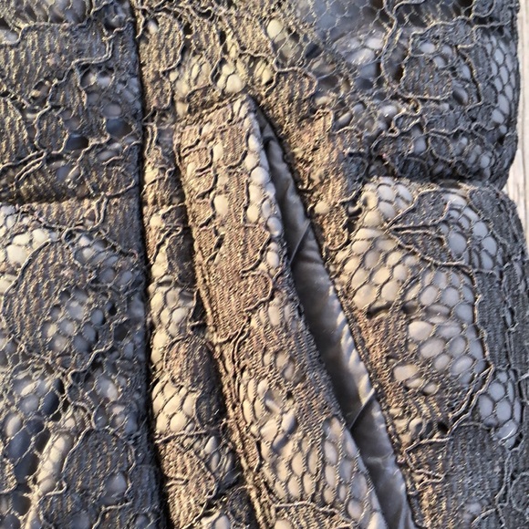 Roz & Ali Black Lace Puffy Vest - Picture 4 of 7